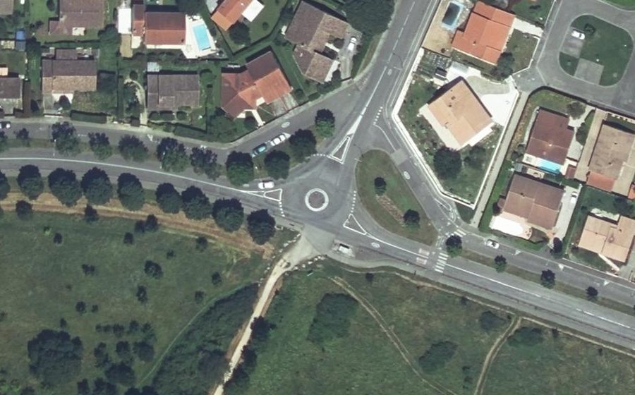 Vue aérienne du Rond-point anonyme n°589272916