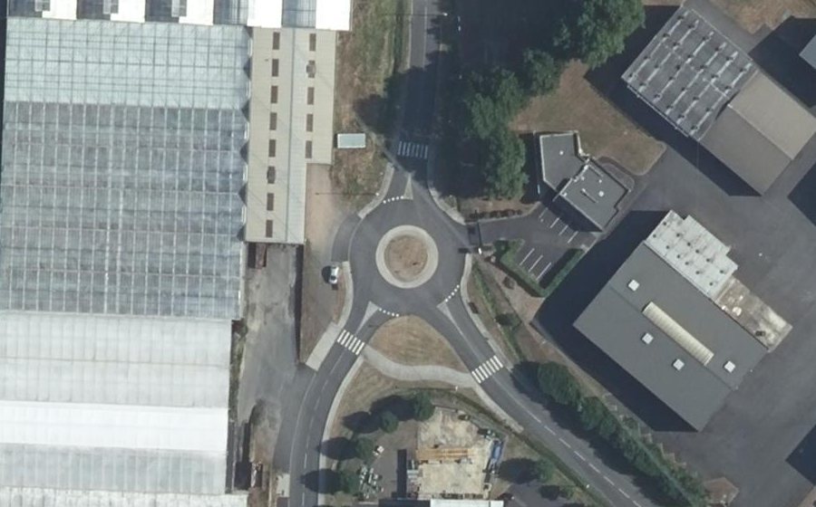 Vue aérienne du Rond-point anonyme n°589276324