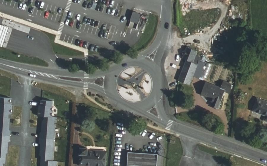 Vue aérienne du Rond-point anonyme n°589284221