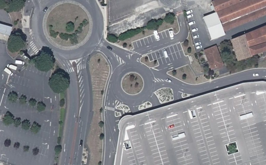 Vue aérienne du Rond-point anonyme n°589310667