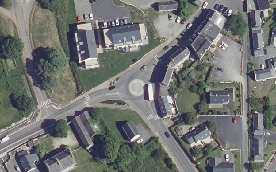 Vue aérienne du Rond-point anonyme n°589456220