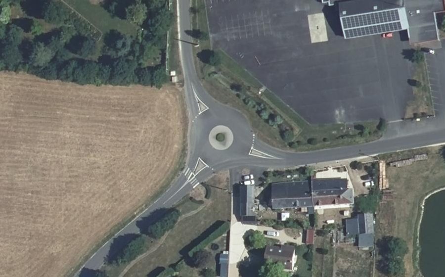 Vue aérienne du Rond-point anonyme n°589456867