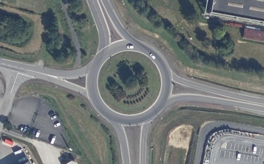 Vue aérienne du Rond-point anonyme n°589584927