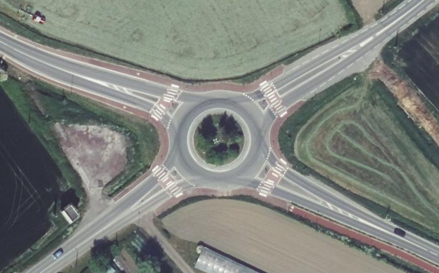 Vue aérienne du Rond-point anonyme n°58960432