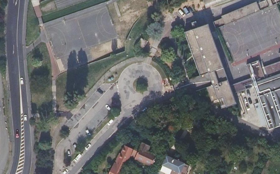 Vue aérienne du Rond-point anonyme n°589620771