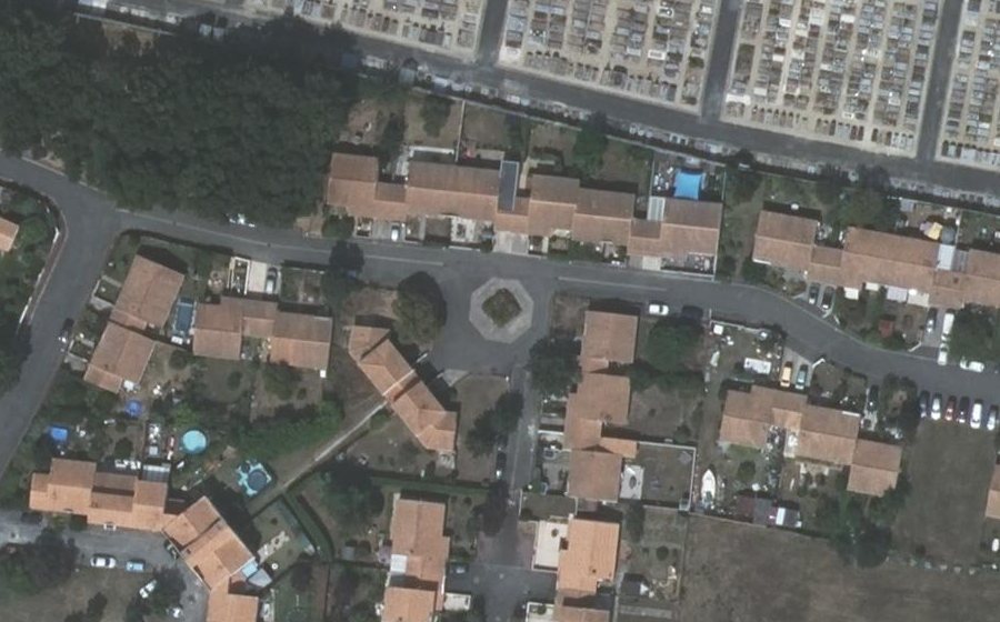 Vue aérienne du Rond-point anonyme n°58963808