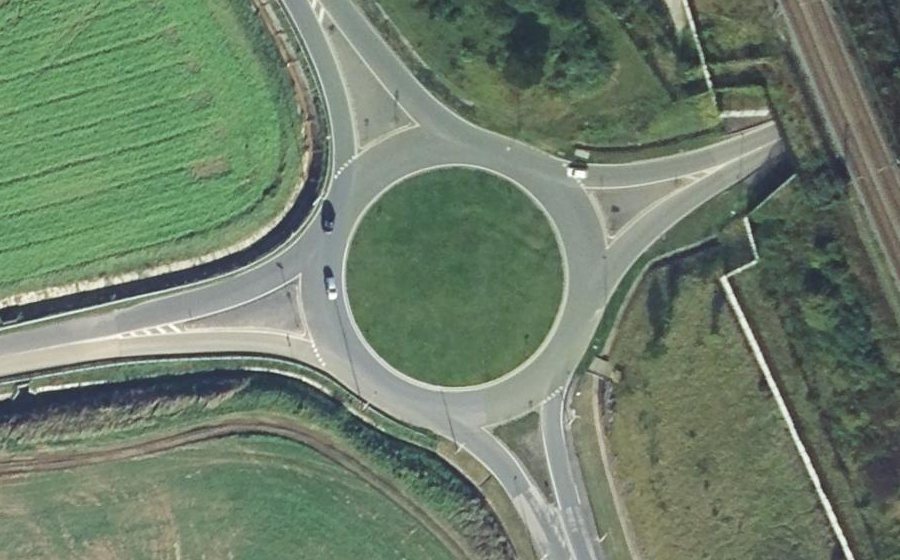 Vue aérienne du Rond-point anonyme n°589699495