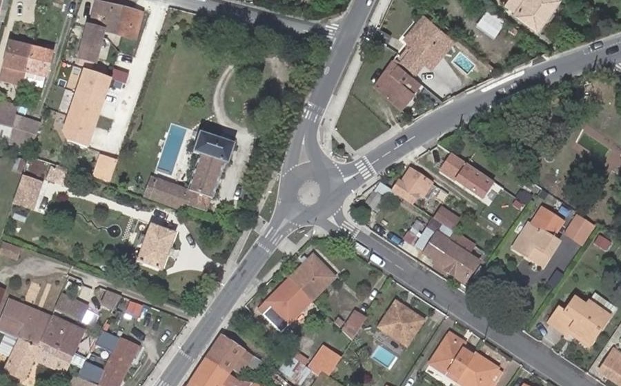 Vue aérienne du Rond-point anonyme n°589701078
