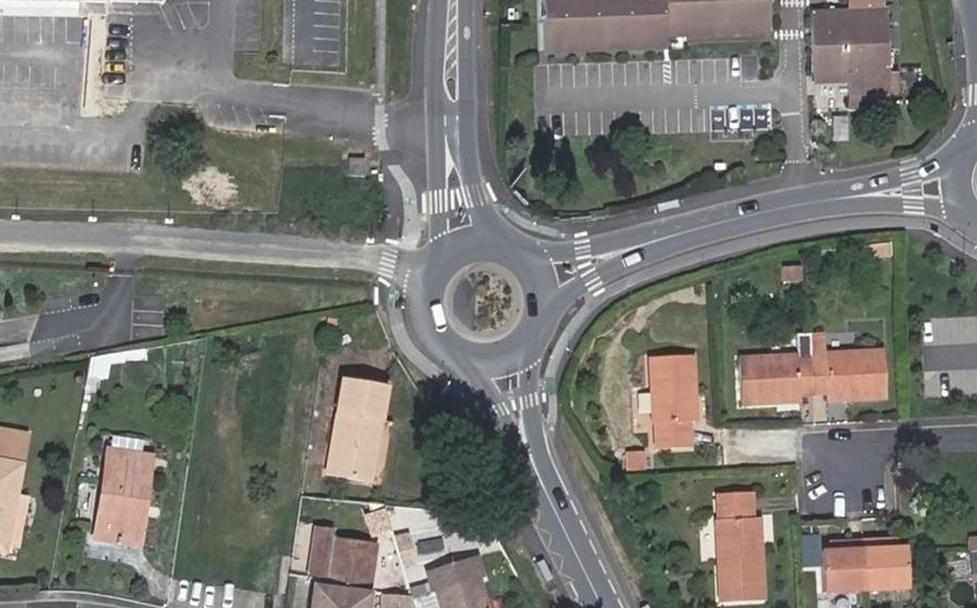 Vue aérienne du Rond-point anonyme n°589905753