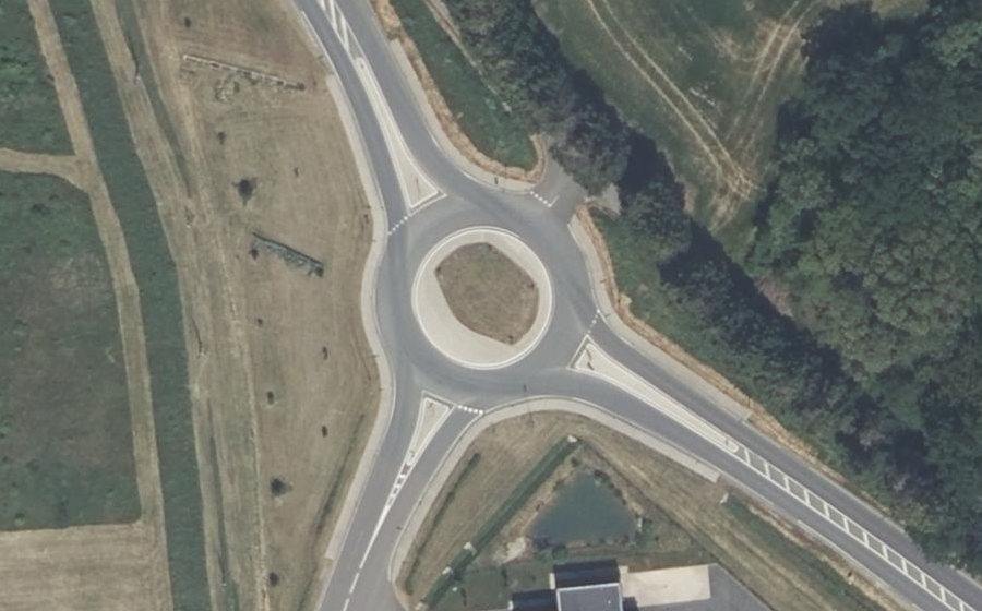 Vue aérienne du Rond-point anonyme n°589908867
