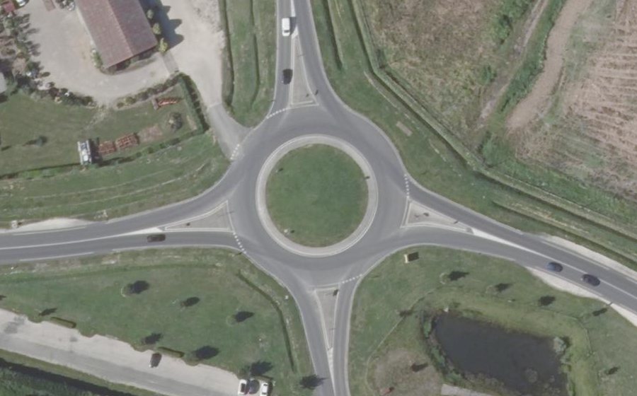 Vue aérienne du Rond-point anonyme n°589949944
