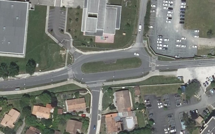 Vue aérienne du Rond-point anonyme n°589986474