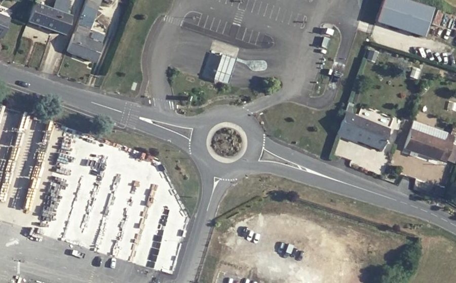 Vue aérienne du Rond-point anonyme n°590151447