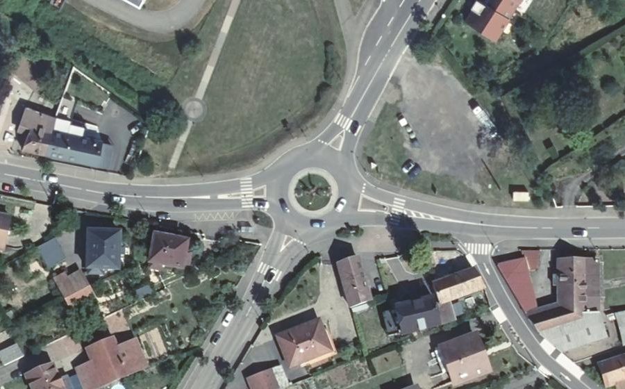 Vue aérienne du Rond-point anonyme n°59015820