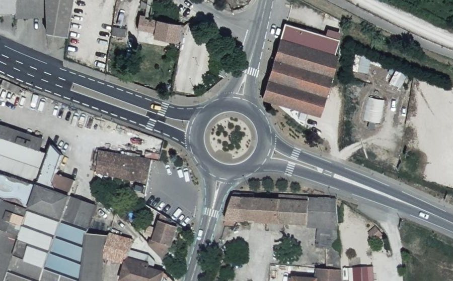 Vue aérienne du Rond-point anonyme n°590245858