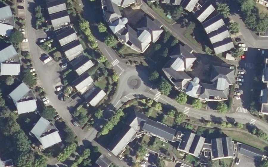 Vue aérienne du Rond-point anonyme n°590278126
