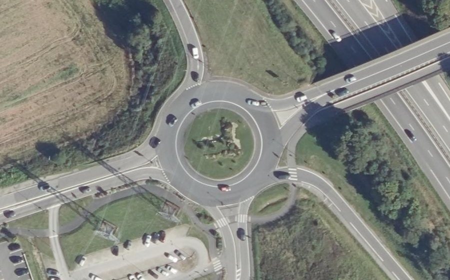 Vue aérienne du Rond-point anonyme n°590278141