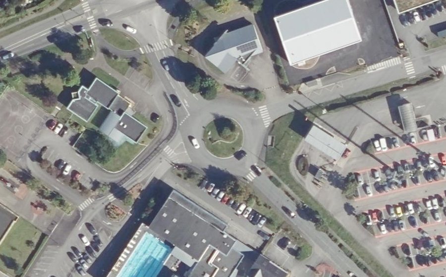 Vue aérienne du Rond-point anonyme n°590278147