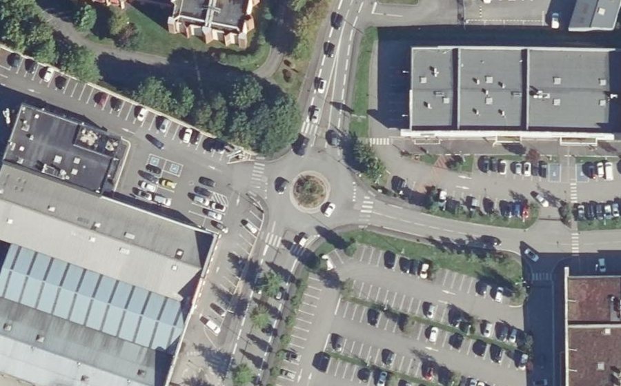 Vue aérienne du Rond-point anonyme n°590278187