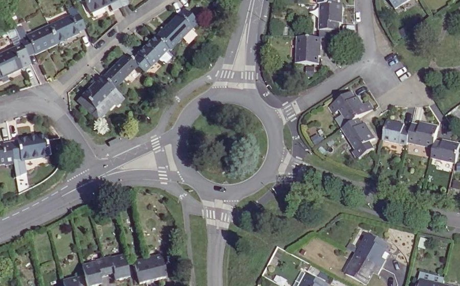 Vue aérienne du Rond-point anonyme n°590278220