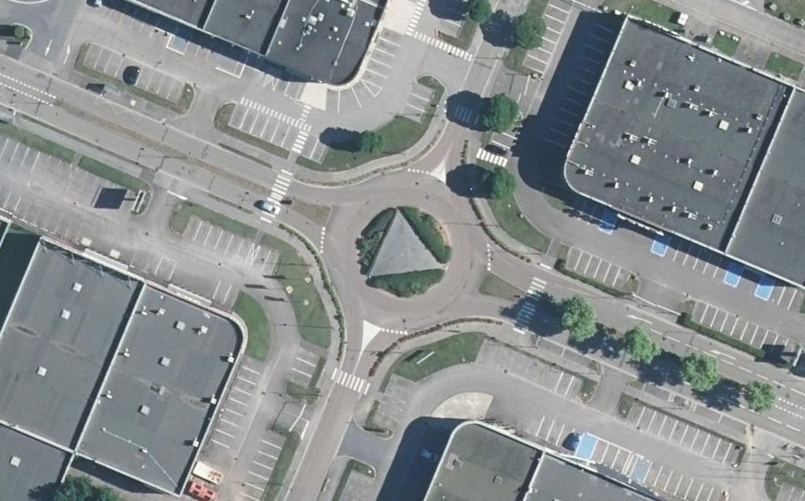 Vue aérienne du Rond-point anonyme n°590526165