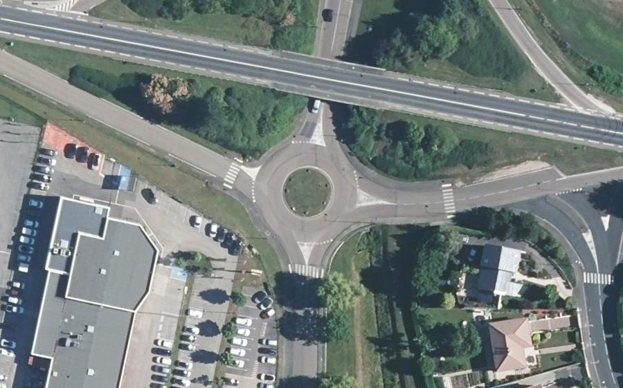 Vue aérienne du Rond-point anonyme n°590526171