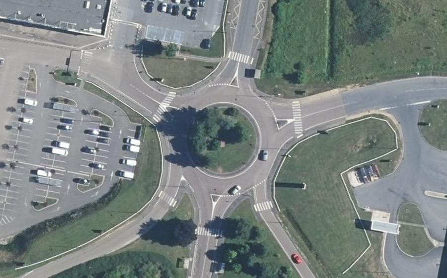 Vue aérienne du Rond-point anonyme n°590526175