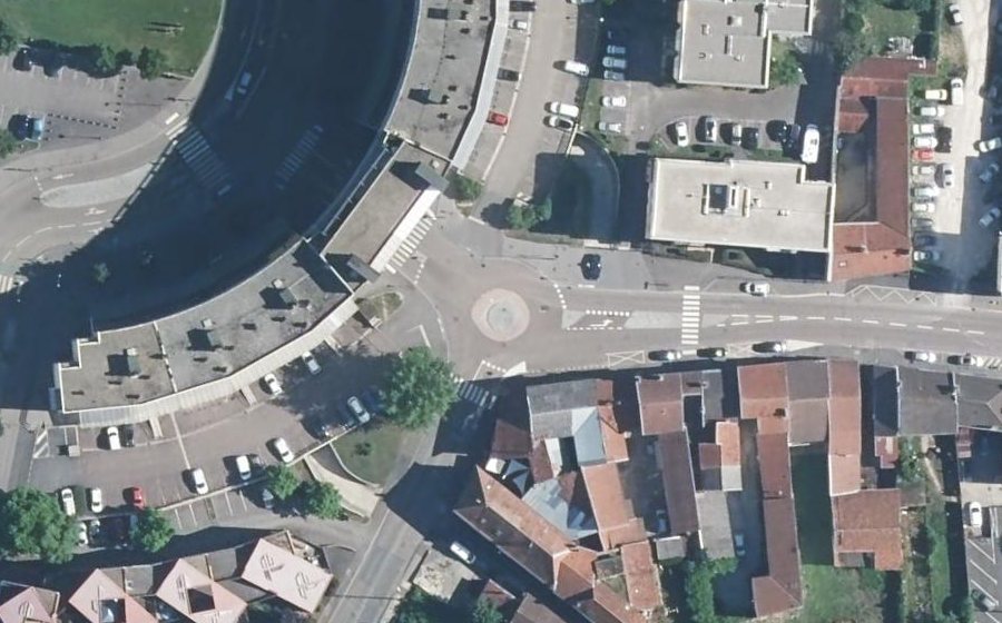 Vue aérienne du Rond-point anonyme n°590526184