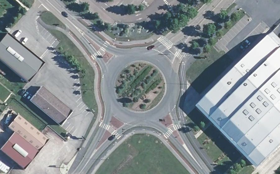 Vue aérienne du Rond-point anonyme n°590526193