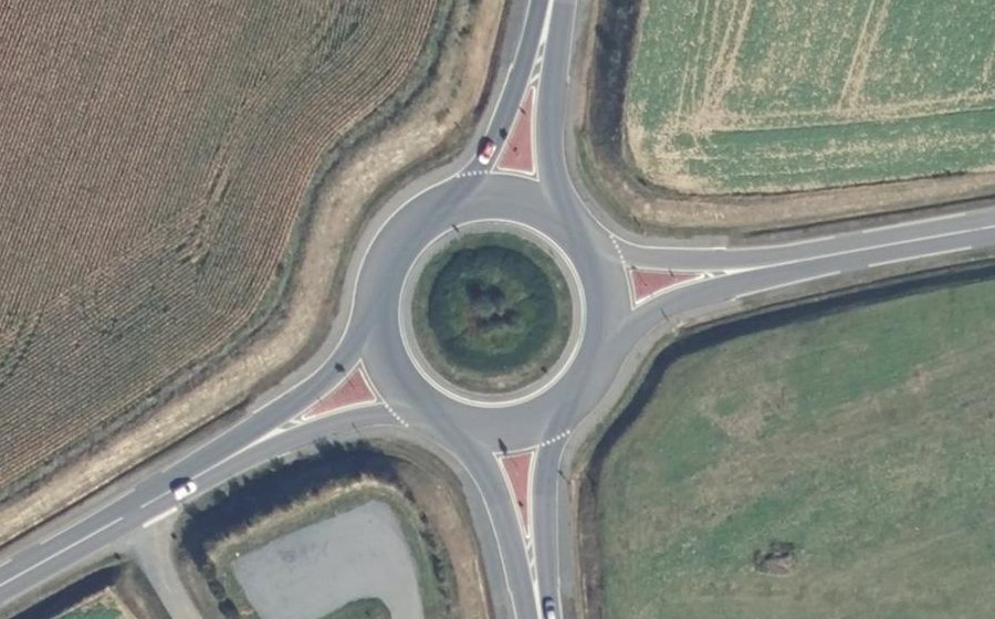 Vue aérienne du Rond-point anonyme n°590543052