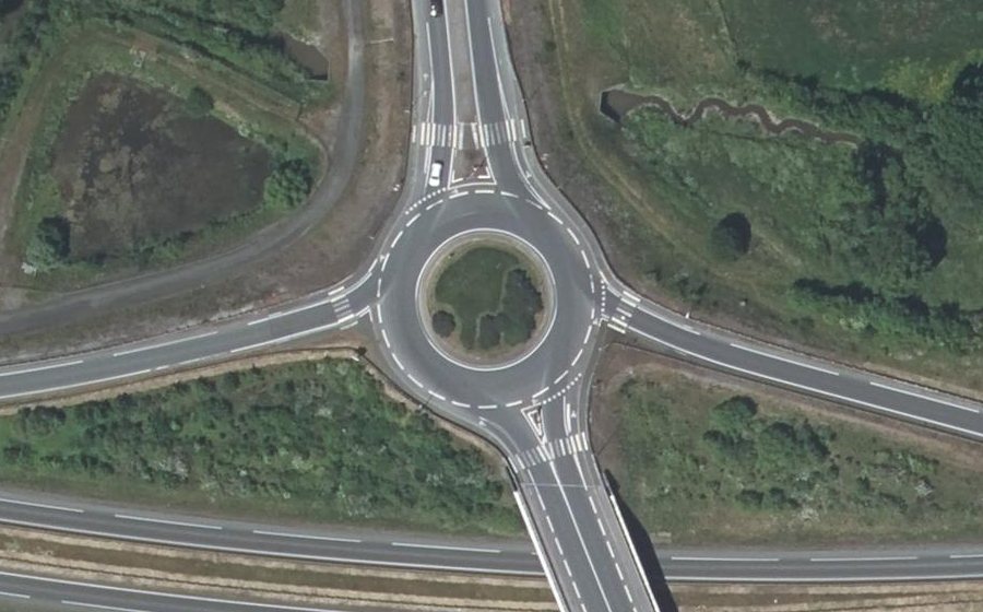 Vue aérienne du Rond-point anonyme n°590584122