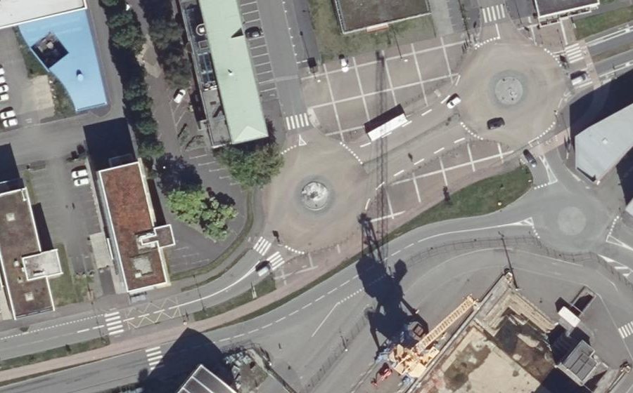 Vue aérienne du Rond-point anonyme n°590612049