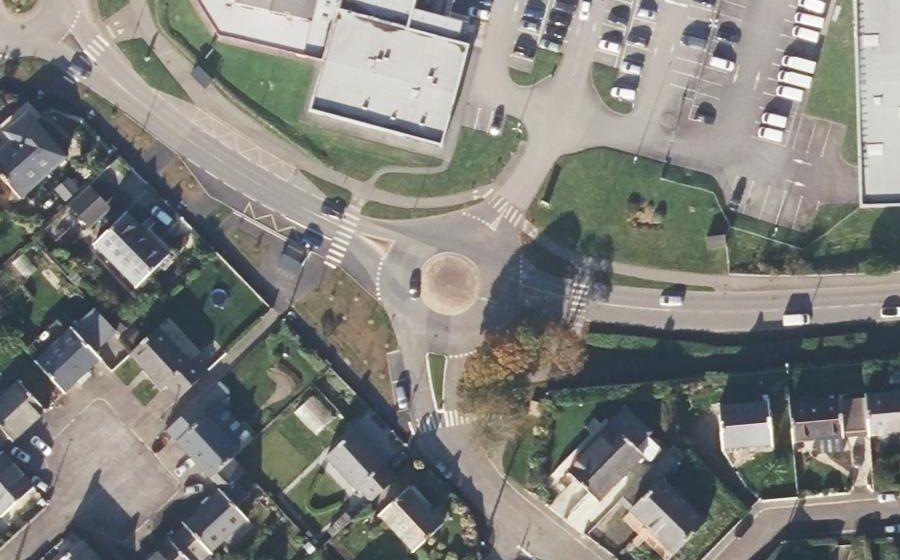 Vue aérienne du Rond-point anonyme n°590612133