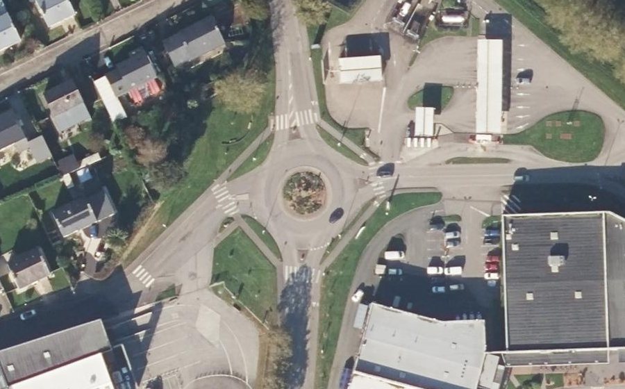 Vue aérienne du Rond-point anonyme n°590612169