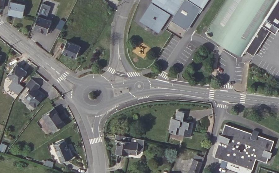 Vue aérienne du Rond-point anonyme n°590612189