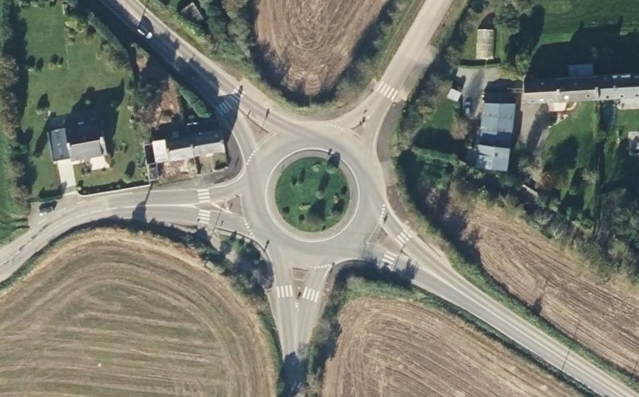 Vue aérienne du Rond-point anonyme n°590612274