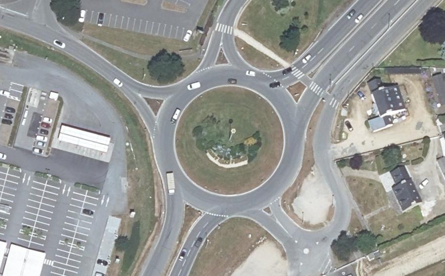Vue aérienne du Rond-point anonyme n°590612343
