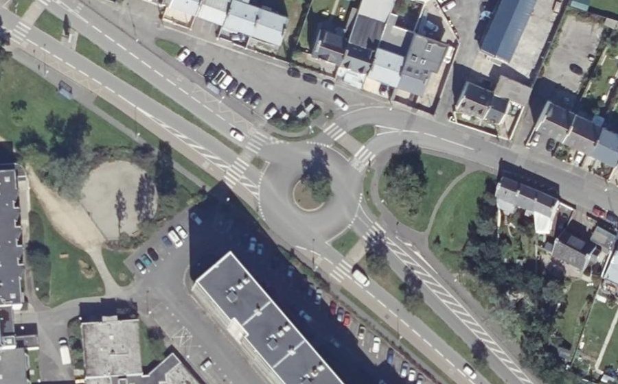 Vue aérienne du Rond-point anonyme n°590612345