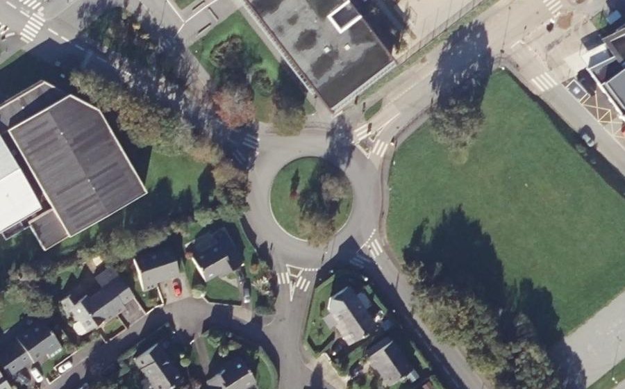 Vue aérienne du Rond-point anonyme n°590612476