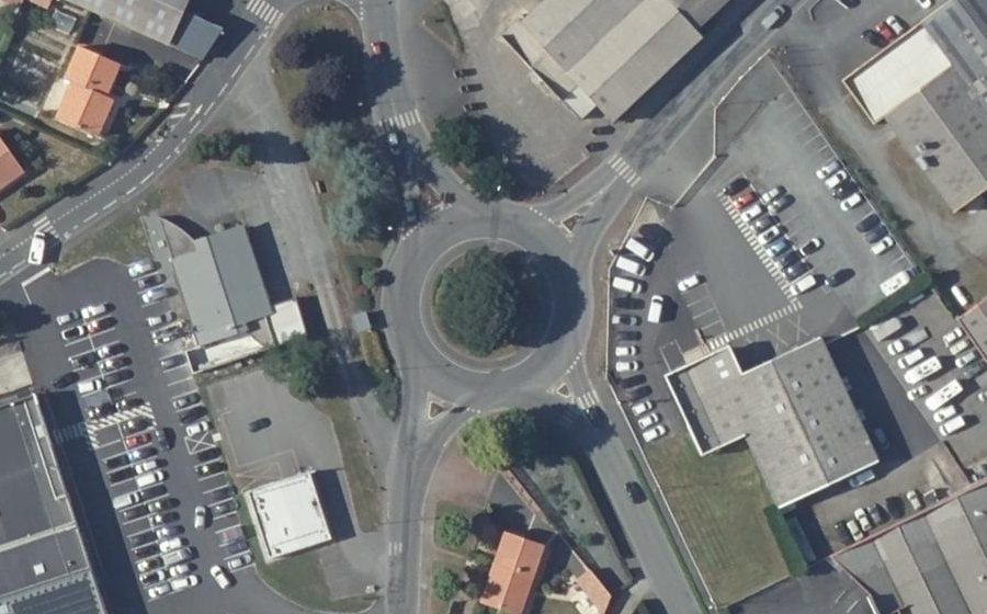Vue aérienne du Rond-point anonyme n°590725959
