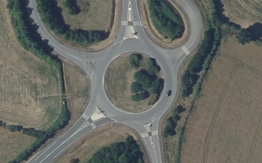 Vue aérienne du Rond-point anonyme n°590735094