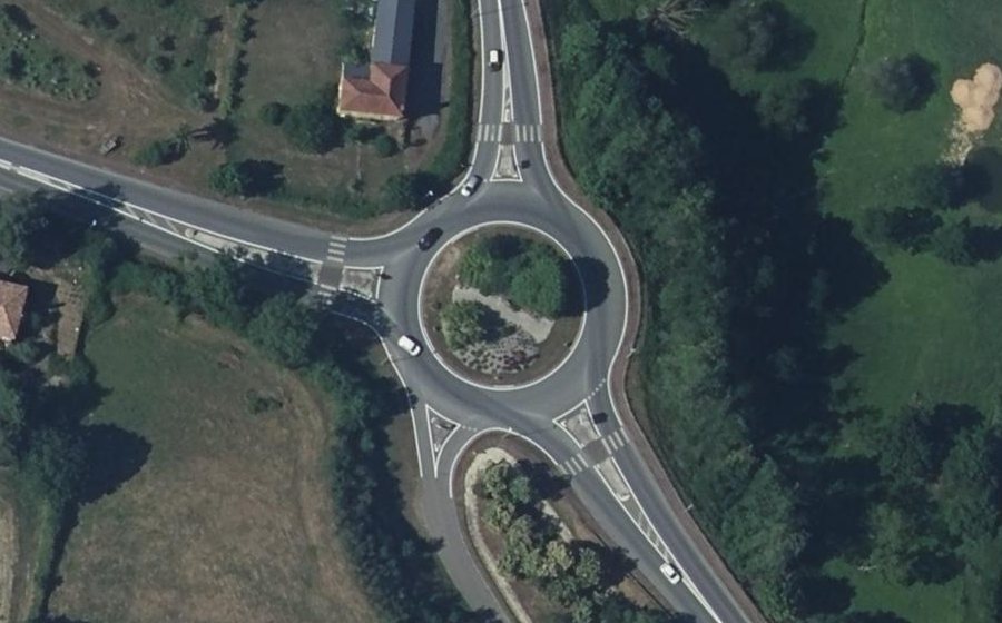 Vue aérienne du Rond-point anonyme n°590737408