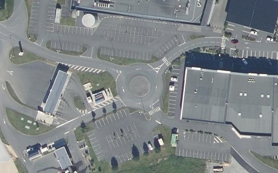 Vue aérienne du Rond-point anonyme n°590803298