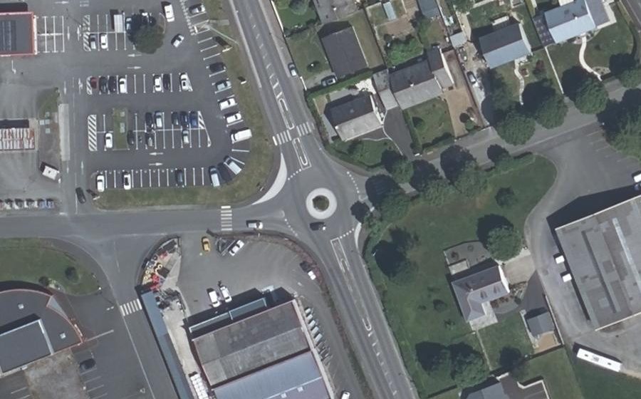 Vue aérienne du Rond-point anonyme n°590804286