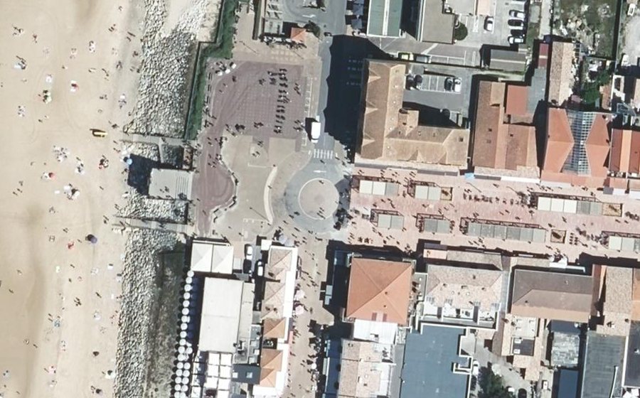 Vue aérienne du Rond-point anonyme n°590819552