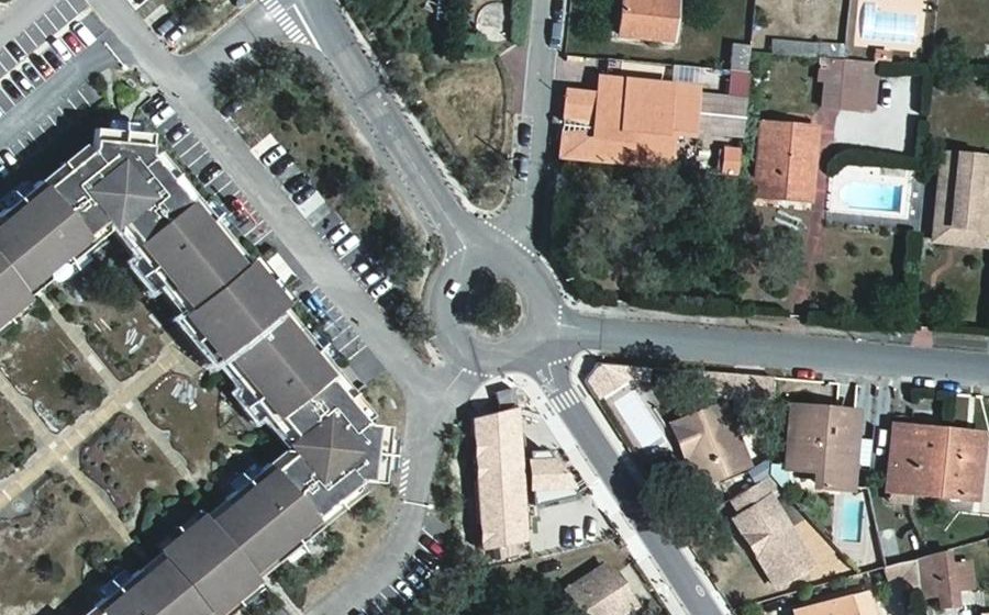 Vue aérienne du Rond-point anonyme n°590819559