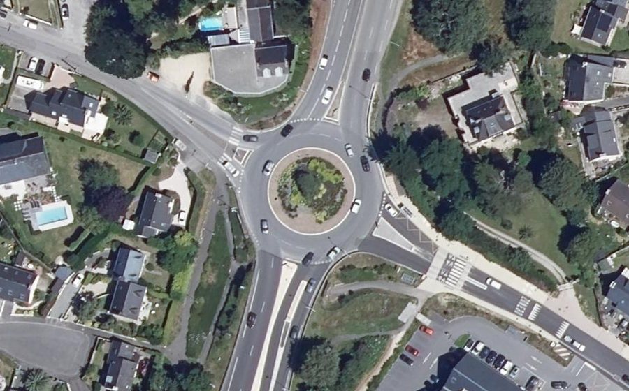 Vue aérienne du Rond-point anonyme n°590839869