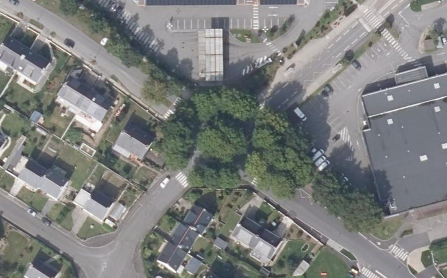 Vue aérienne du Rond-point anonyme n°590839878