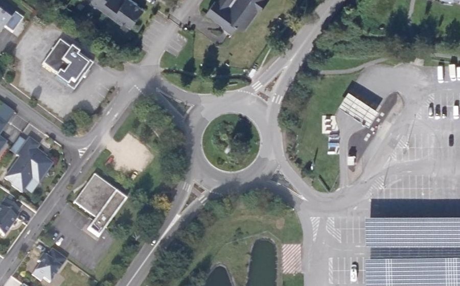 Vue aérienne du Rond-point anonyme n°590839912