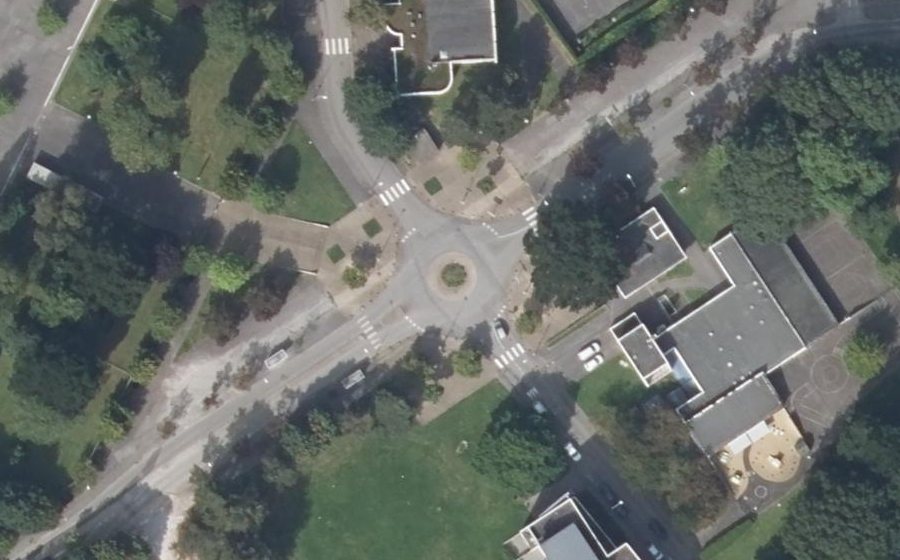 Vue aérienne du Rond-point anonyme n°590839954